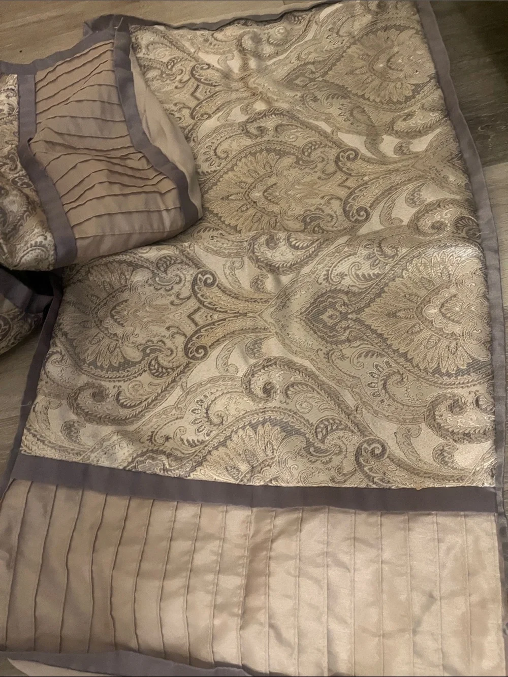 King size . Luxury Paisley Jacquard Duvet in Taupe and Ivory